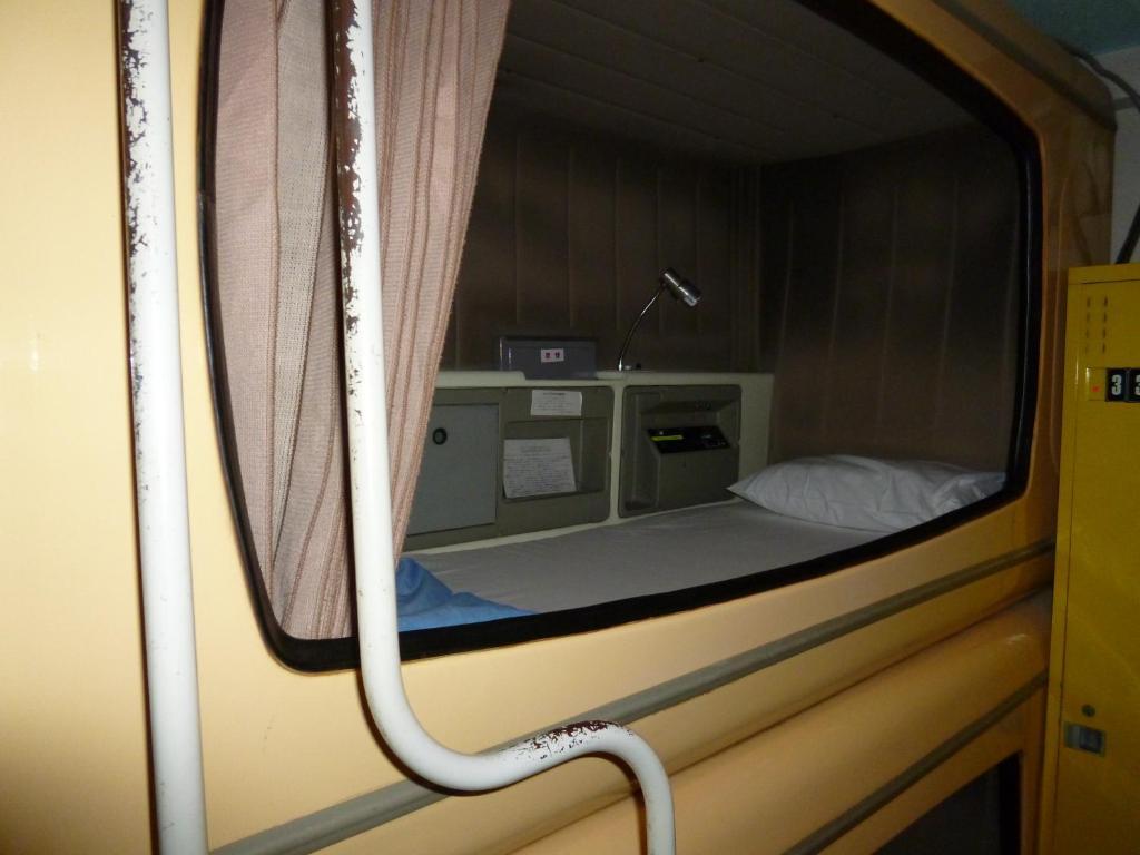 First Kyobashi Capsule hotel 2*